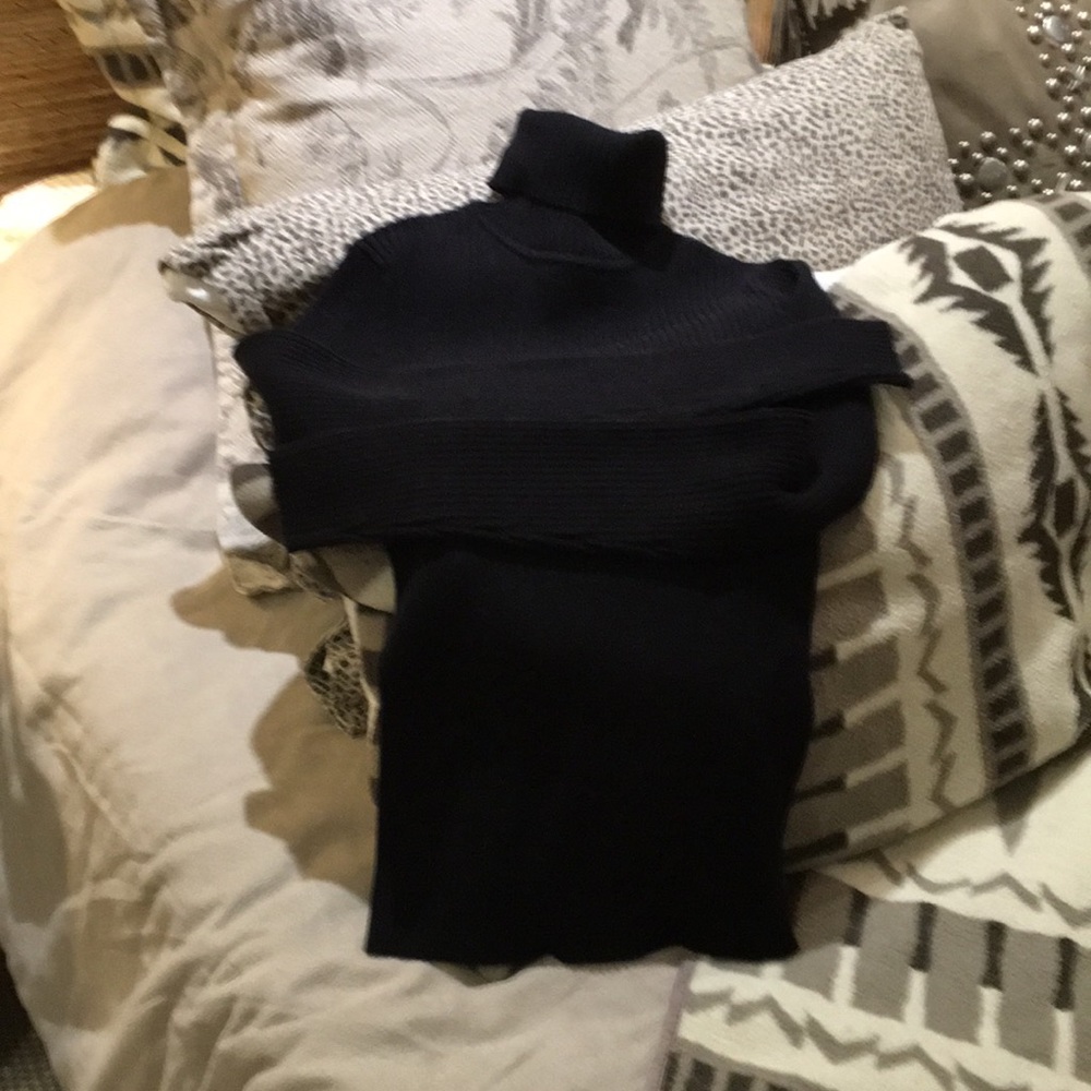 Turtle neck shirt